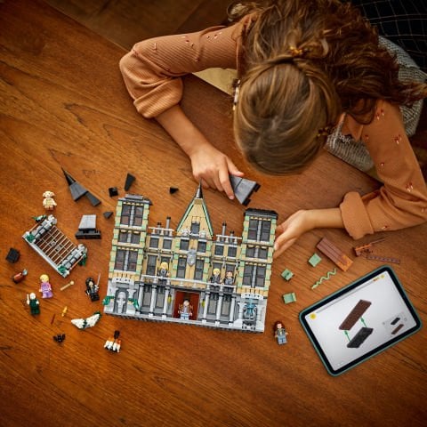 LEGO® Harry Potter™ Malfoy Malikanesi, Büyücü Oyuncağı Yapım Seti 76453