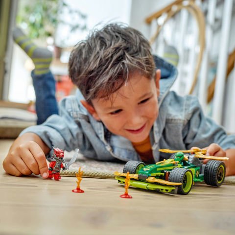 ・3・  LEGO® NINJAGO® Lloyd'un Çek-Bırak Yarış Arabası Oyuncak Seti 71828