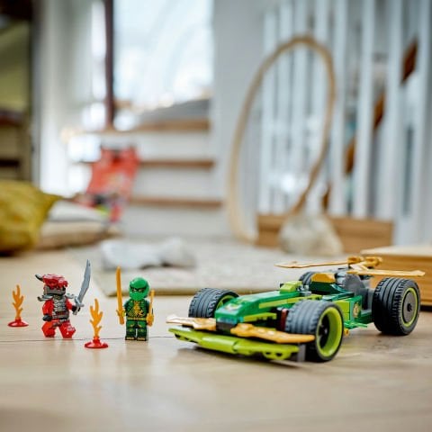 LEGO® NINJAGO® Lloyd’un Çek-Bırak Yarış Arabası Oyuncak Seti 71828