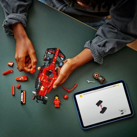LEGO® Speed Champions Ferrari SF-24 F1® Yarış Arabası Sürücü Seti 77242