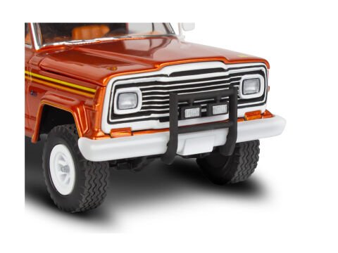 ‘79 Jeep J10 Pickup with Camper Top Model Kit