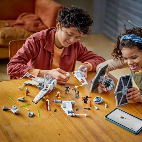 LEGO® Star Wars™ TIE Fighter ve X-Wing Birleşimi Seti 75393