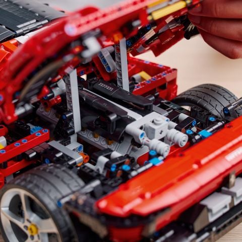 LEGO® Technic Ferrari Daytona SP3 42143 Yapım Seti (3778 Parça)