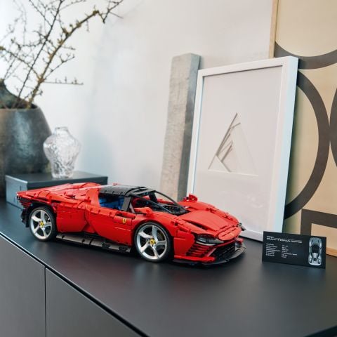 LEGO® Technic Ferrari Daytona SP3 42143 Yapım Seti (3778 Parça)