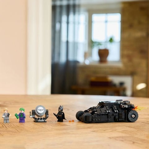 LEGO® DC Batman™: Batman™ Tumbler, Two-Face™ ve Joker™’e Karşı 76303