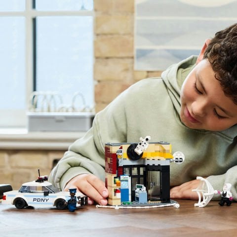 LEGO® Marvel Spider-Verse: Miles Morales, Spot'a Karşı 76311