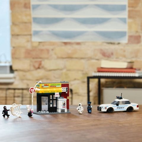 LEGO® Marvel Spider-Verse: Miles Morales, Spot'a Karşı 76311