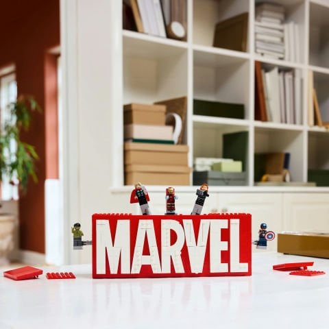 LEGO® Marvel: MARVEL Logosu ve Minifigürleri, İnşa Edilebilen Set 76313