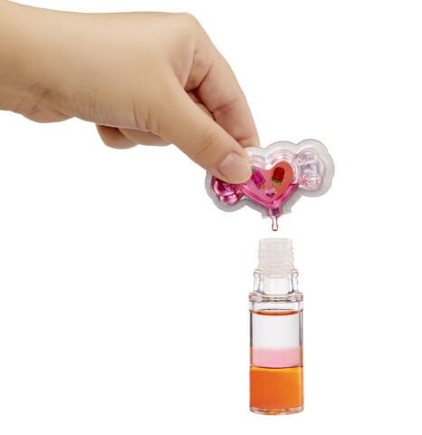 Yummiland Poppy Melonberry Bebeği ve Dudak Parlatıcısı - Gizemli Renk Serisi