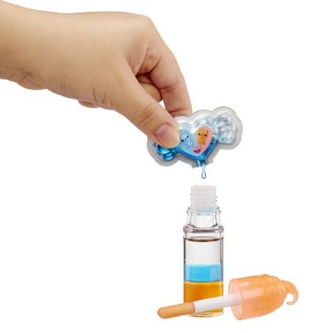 Yummiland Gwen Gummybear Bebeği ve Dudak Parlatıcısı - Gizemli Renk Serisi