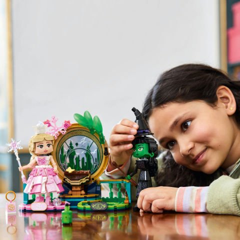 LEGO® Wicked Elphaba ve Glinda Figürleri Fantastik Oyuncak Yapım Seti 75682