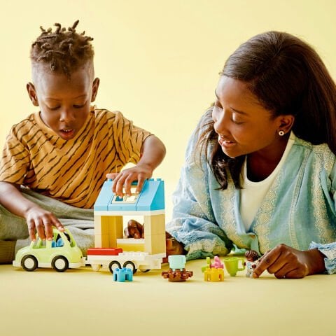 LEGO® DUPLO® Kasabası Tekerlekli Aile Evi 10986 Oyuncak Yapım Seti