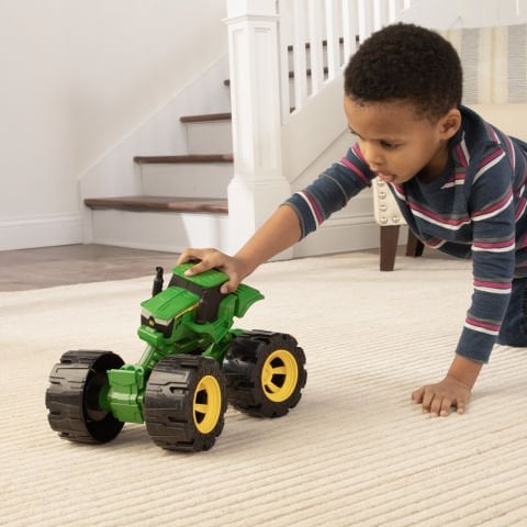 John Deere Arazi Traktörü