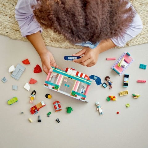 LEGO® Friends Heartlake Şehir Merkezi Restoranı 41728 Oyuncak Yapım Seti (346 Parça)