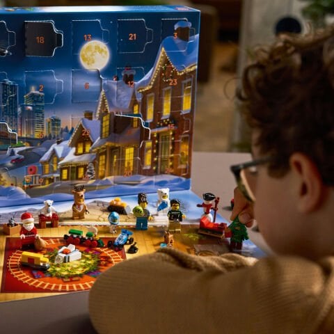 LEGO® City 2025 Yılbaşı Takvimi, 5 Yaş ve Üzeri Çocuklar için Yılbaşı Hediyesi 60475