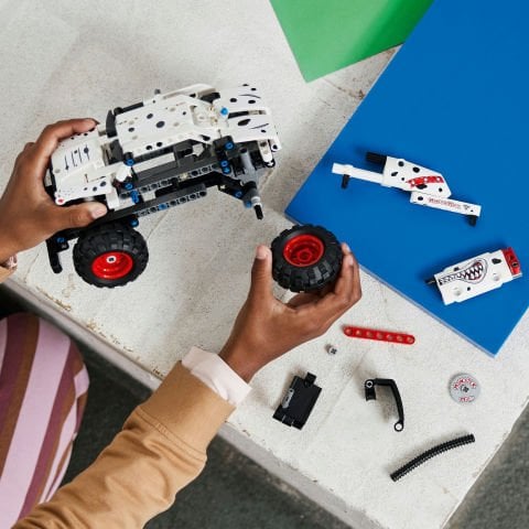 LEGO® Technic Monster Jam™ Monster Mutt™ Dalmaçyalı 42150 Oyuncak Yapım Seti