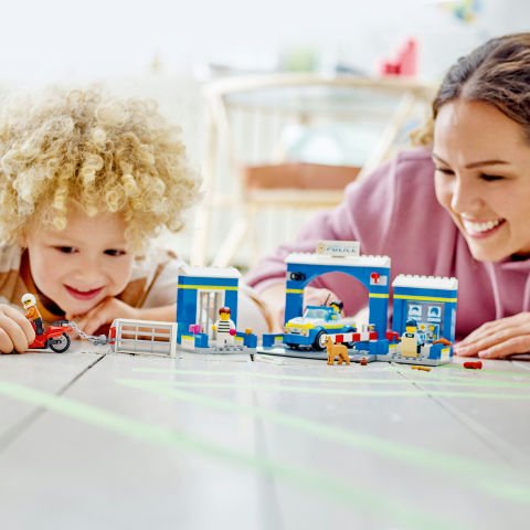 LEGO® City Polis Merkezi Takibi 60370 Oyuncak Yapım Seti (172 Parça)