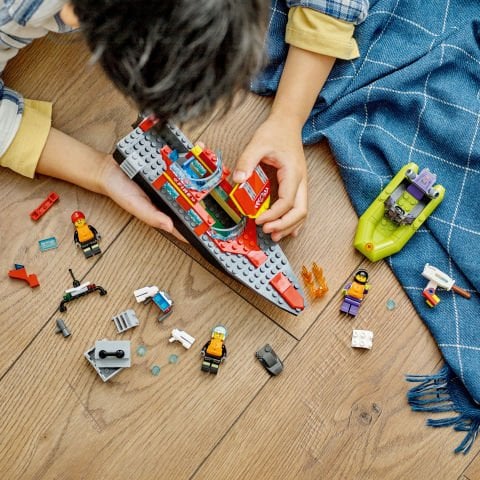 LEGO® City İtfaiye Kurtarma Teknesi 60373 Oyuncak Yapım Seti (144 Parça)