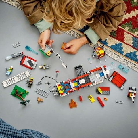 LEGO® City İtfaiye Komuta Kamyonu 60374 Oyuncak Yapım Seti