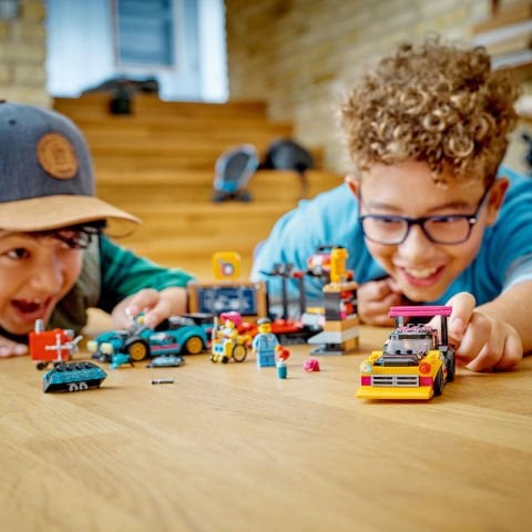 LEGO® City Araç Modifiye Atölyesi 60389 Oyuncak Yapım Seti (507 Parça)