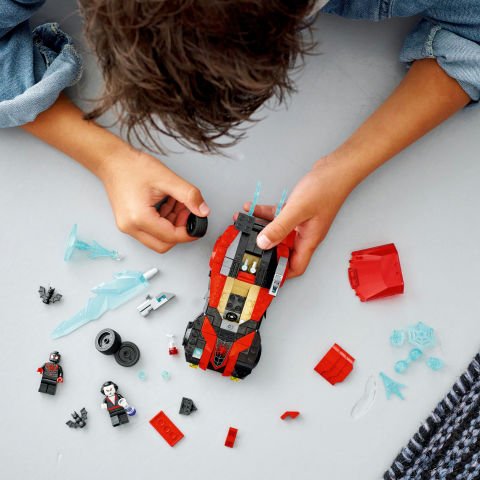 LEGO® Miles Morales Morbius’a Karşı 76244 Oyuncak Yapım Seti (220 Parça)