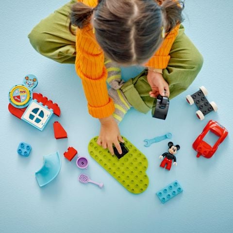 LEGO® Mickey Fare’nin Kulüp Evi ve Arabası 10454