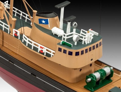 Revell North Sea Trawler-5204