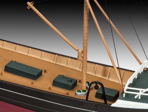 Revell North Sea Trawler-5204