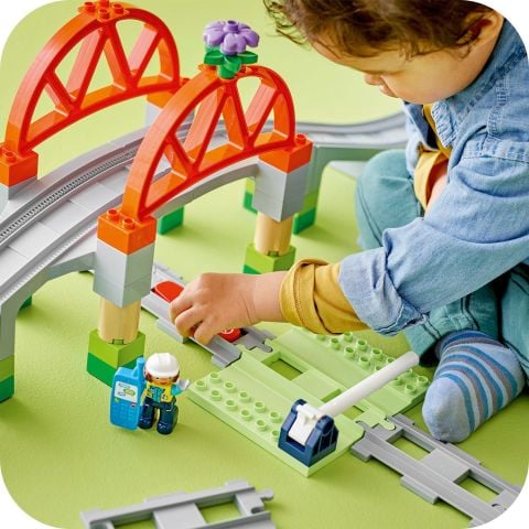 LEGO DUPLO Town Tren Köprüsü ve Rayları Ek Seti 10426 - 2 Yaş ve Üzeri Çocuklar İçin Eğitici Oyuncak Yapım Seti (42 Parça)