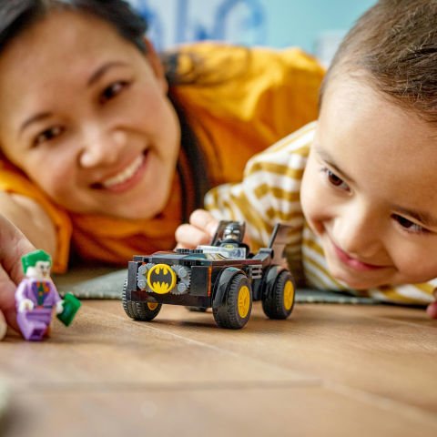LEGO® DC Batmobile™ Takibi: Batman™ Joker™’e Karşı