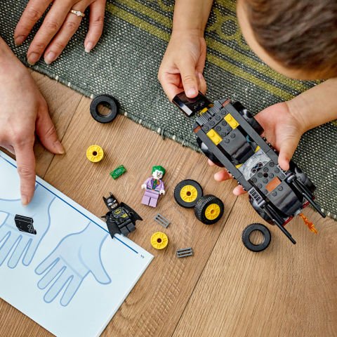 LEGO® DC Batmobile™ Takibi: Batman™ Joker™’e Karşı