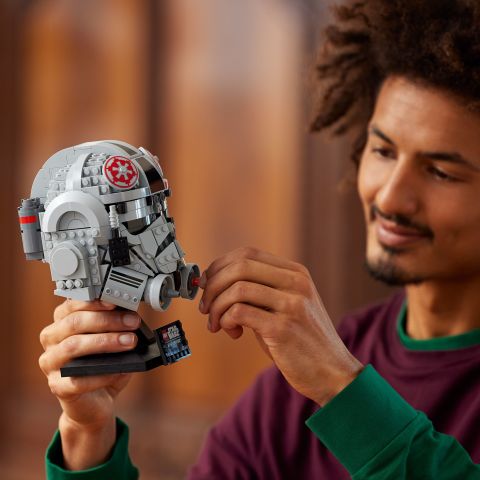 AT-AT Sürücüsü Kaskı