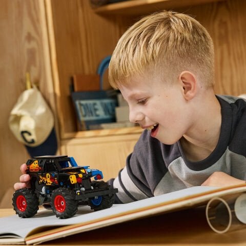 LEGO® Technic Monster Jam™ Grave Digger™ Ateş ve Buz 42219