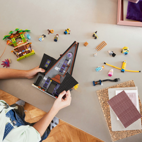 LEGO® Despicable Me 4 Minyonlar ve Gru'nun Aile Köşkü 75583
