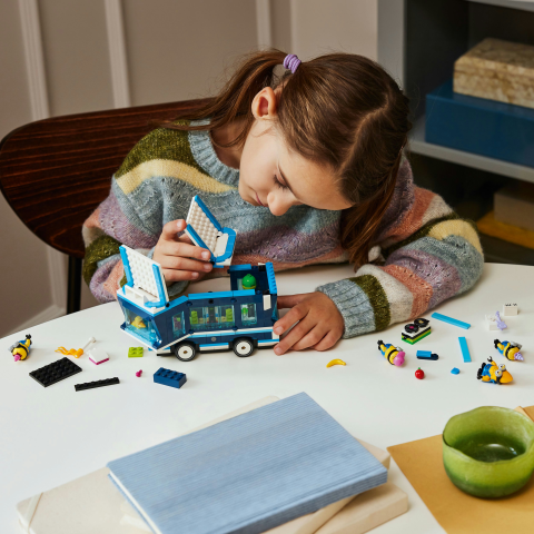 LEGO® Despicable Me 4 Minyonların Müzikli Parti Otobüsü 75581