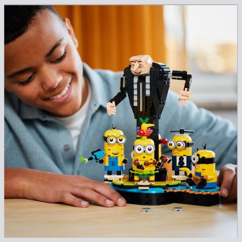 LEGO® Despicable Me 4 Yapım Parçalarından Gru ve Minyonlar Seti 75582